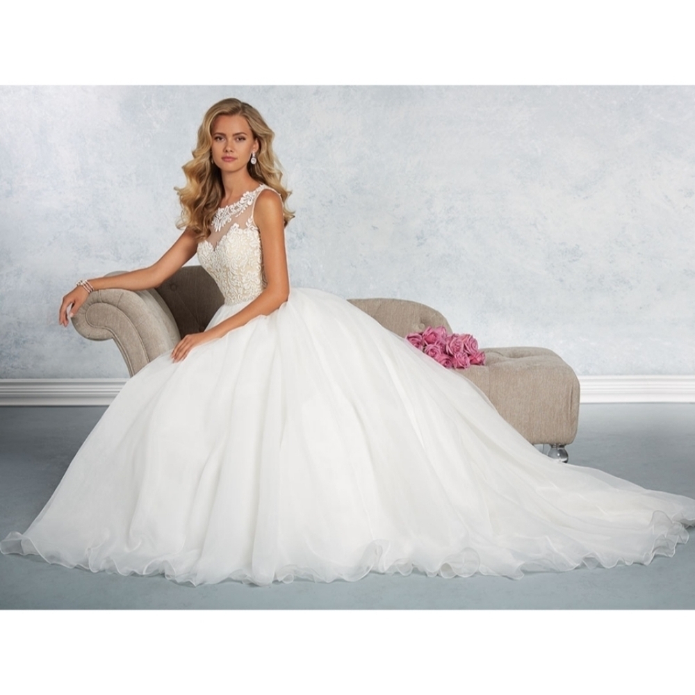 Alfred Angelo Signature Princess Style White Wedding Dress #2619 US Size 6